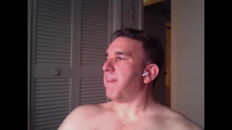 Snapshot of oceanmanx chatting on 12, 5, 2026 Ocean online show from 12, 5, 2026