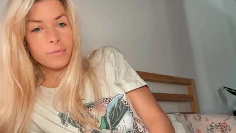 hi im Janasmall boobs big heart  warm pussy  online show from 11, 4, 2026