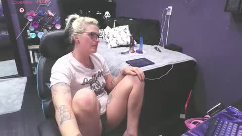 Snapshot of oddywithabody chatting on 4, 3, 2026 Oddy With A Body online show from 4, 3, 2026