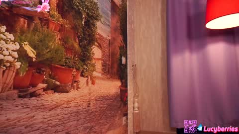 Lucy night Alice and Gven day online show from 29, 12, 2024