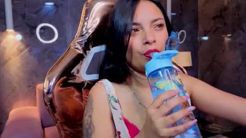 odette_b online show from 25, 11, 2025