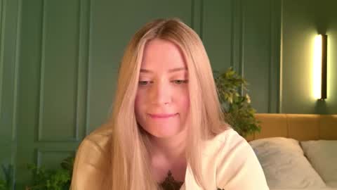 Snapshot of off_the_record_ chatting on 28, 11, 2025 off_the_record_ online show from 28, 11, 2025