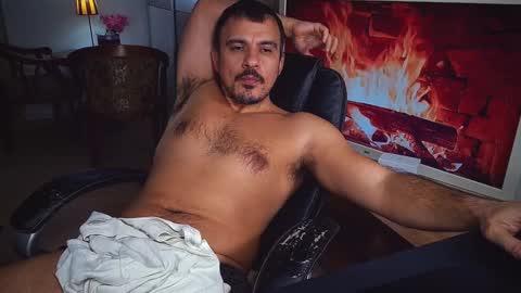 Snapshot of officeman7 chatting on 8, 12, 2024 officeman7 online show from 8, 12, 2024