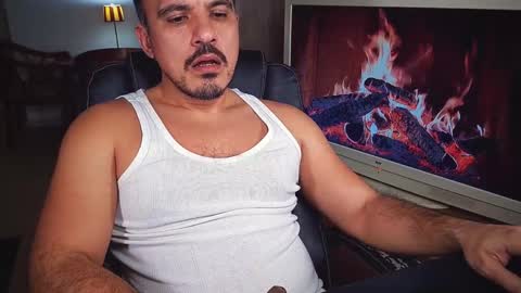 Snapshot of officeman7 chatting on 25, 12, 2024 officeman7 online show from 25, 12, 2024