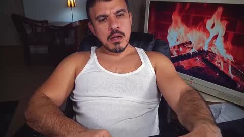 Snapshot of officeman7 chatting on 8, 2, 2025 officeman7 online show from 8, 2, 2025