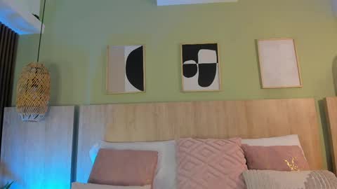 Holly online show from 10, 4, 2026