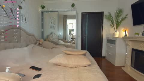 Julie online show from 24, 2, 2025