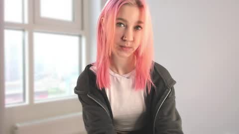 Emi and Ohpi online show from 26, 4, 2026