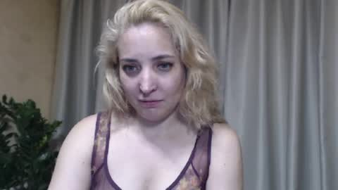 Snapshot of ohsweetmari chatting on 9, 6, 2026 Mari online show from 9, 6, 2026