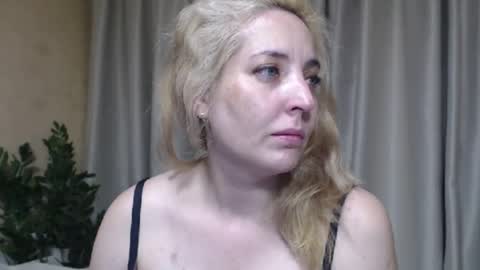 Snapshot of ohsweetmari chatting on 17, 7, 2026 Mari online show from 17, 7, 2026