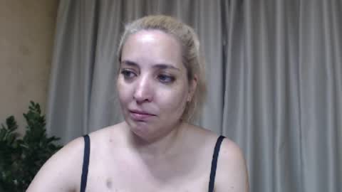 Snapshot of ohsweetmari chatting on 18, 7, 2026 Mari online show from 18, 7, 2026