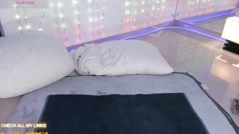 ohyesly_ online show from 30, 9, 2025