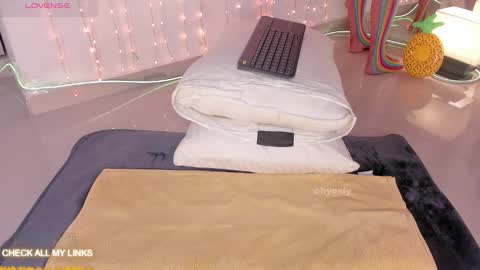 ohyesly_ online show from 9, 1, 2026