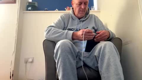 oiljames167 online show from 12, 9, 2025