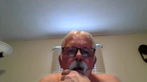 Snapshot of oldmiguy chatting on 9, 2, 2026 OldMIGUY online show from 9, 2, 2026