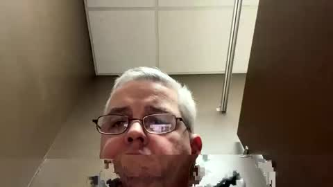 Snapshot of oldrm chatting on 11, 2, 2025 OldrM online show from 11, 2, 2025