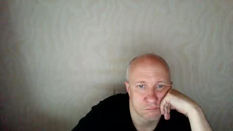 Snapshot of oleg365 chatting on 17, 5, 2026 figaro online show from 17, 5, 2026