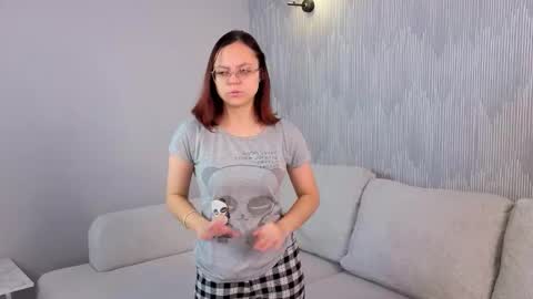 Snapshot of oleneweir chatting on 15, 11, 2025 Stella online show from 15, 11, 2025