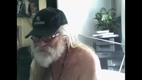 Snapshot of oleredtre chatting on 5, 4, 2026 oleredtre online show from 5, 4, 2026