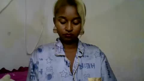 Snapshot of olinah610 chatting on 9, 6, 2026 olinah610 online show from 9, 6, 2026