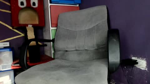 oliver_laid_2023 online show from 9, 8, 2026
