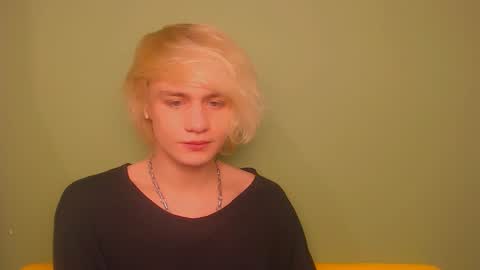 Snapshot of oliver_sweet_ chatting on 17, 12, 2024 Oliver online show from 17, 12, 2024