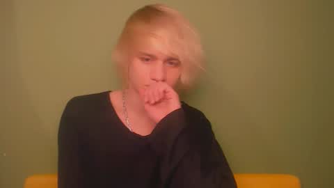 Snapshot of oliver_sweet_ chatting on 23, 12, 2024 Oliver online show from 23, 12, 2024