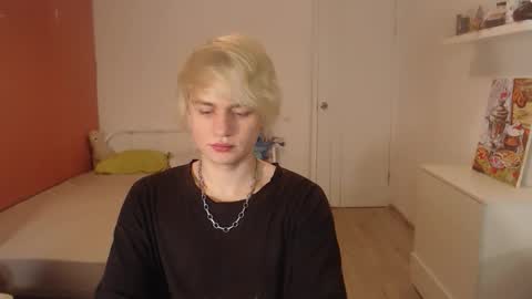 Snapshot of oliver_sweet_ chatting on 23, 10, 2025 Oliver online show from 23, 10, 2025