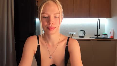 Olivia 3 online show from 5, 2, 2025