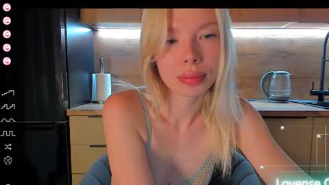 Snapshot of olivia_bells chatting on 25, 6, 2026 Olivia 3 online show from 25, 6, 2026