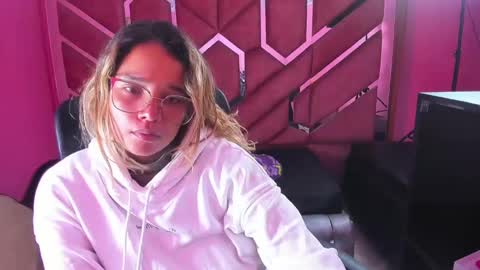  OLIVIA  online show from 3, 2, 2025