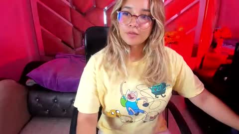  OLIVIA  online show from 19, 9, 2025