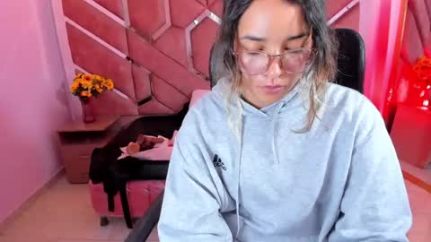  OLIVIA  online show from 13, 6, 2026