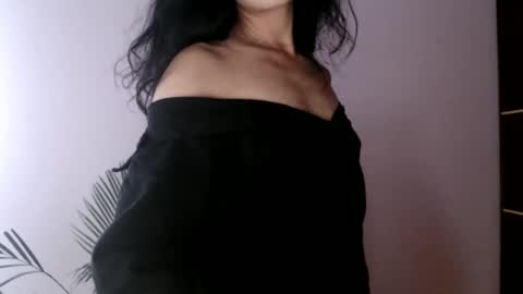 oliviaaa__ online show from 23, 4, 2026