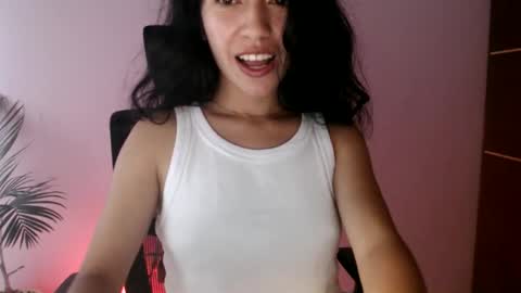 Snapshot of oliviaaa__ chatting on 25, 5, 2026 oliviaaa__ online show from 25, 5, 2026