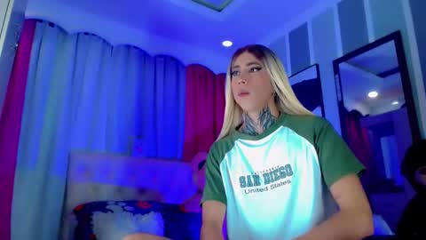 oliviahot01 online show from 25, 5, 2026