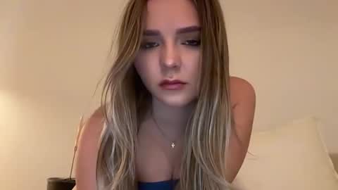 oliviaraee3 online show from 22, 3, 2026