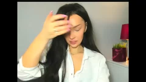 OliviaWomen online show from 3, 2, 2026