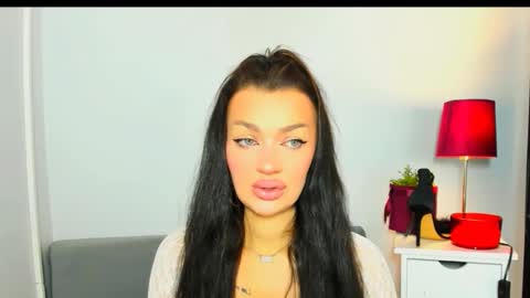 OliviaWomen online show from 7, 2, 2026