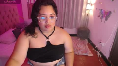 oliviia_cute online show from 10, 10, 2025