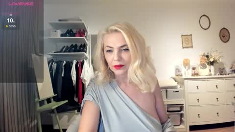 ollalla7 online show from 9, 9, 2025