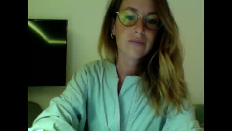 Snapshot of olyra11 chatting on 26, 10, 2025 olyra11 online show from 26, 10, 2025