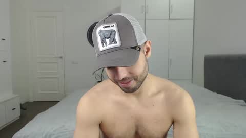 Snapshot of onebestlover chatting on 5, 3, 2025 onebestlover online show from 5, 3, 2025