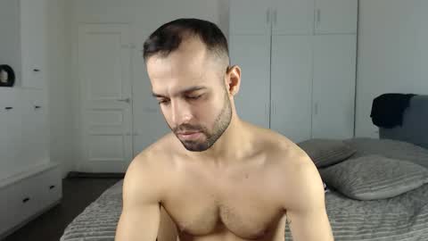 Snapshot of onebestlover chatting on 17, 10, 2025 onebestlover online show from 17, 10, 2025