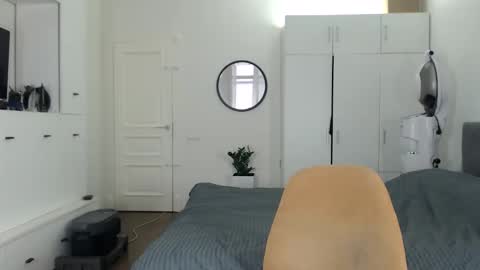 onebestlover online show from 16, 2, 2026