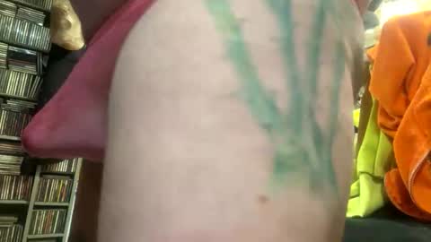 onesmallweenie online show from 8, 4, 2026