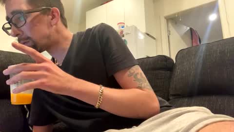 Snapshot of onthecumup69 chatting on 4, 3, 2025 onthecumup69 online show from 4, 3, 2025