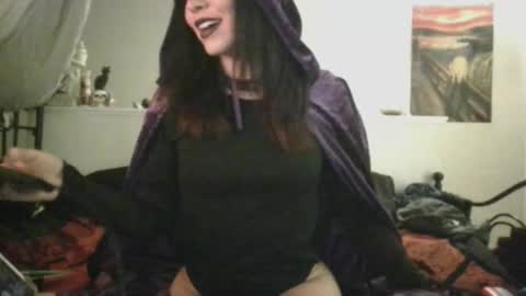 opalsessence_ online show from 22, 10, 2025