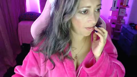 Snapshot of oriana_100 chatting on 12, 3, 2025 oriana_100 online show from 12, 3, 2025