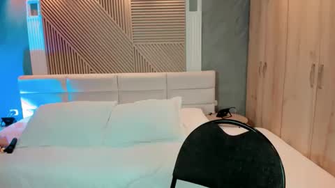 oriana savatil online show from 11, 4, 2026